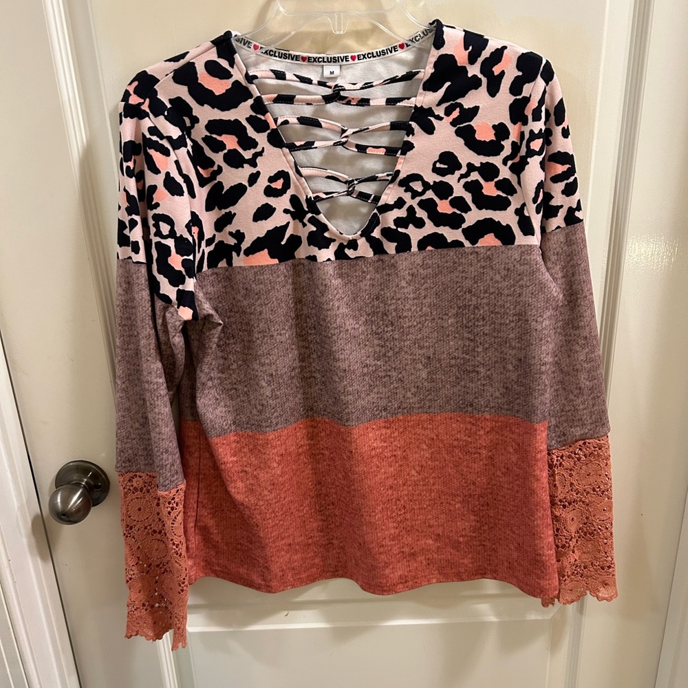 🐆3/$15 Exclusive Cheetah pattern top - Picture 2 of 5